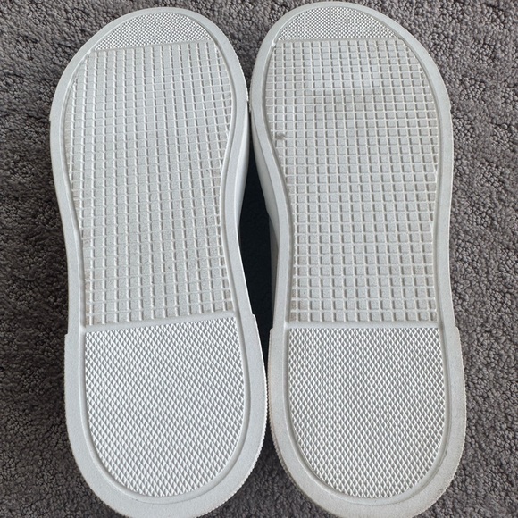 Steve Madden Everlie Sneaker. Size 9.5. New without box. - Picture 7 of 7
